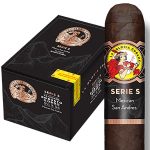 La Gloria Cubana Serie S cigar with dark San Andrés wrapper displayed in front of its closed box, showcasing bold and rich presentation
