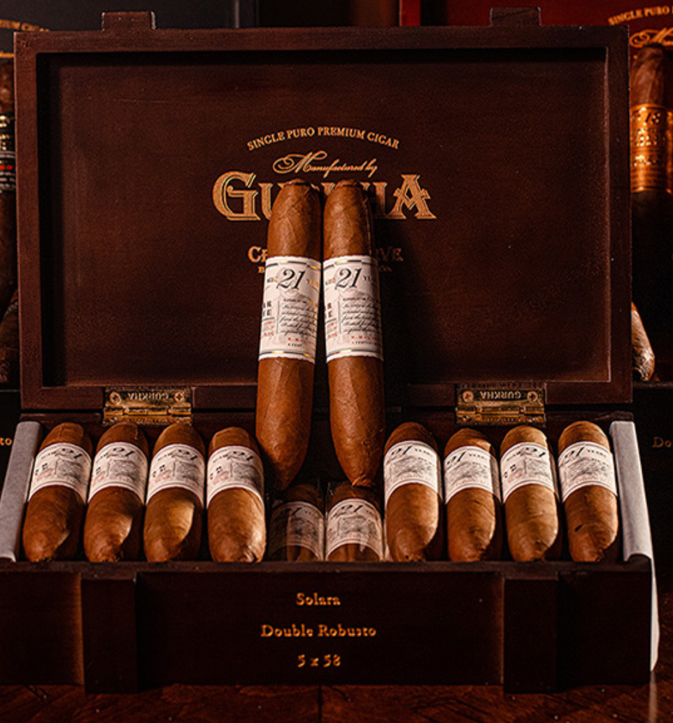Open box of Gurkha Cellar Reserve Edición 21 Year cigars