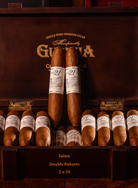 Open box of Gurkha Cellar Reserve Edición 21 Year cigars