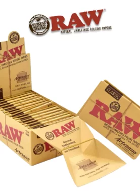 Display of RAW Classic Artesano 1 1/4 rolling papers with integrated tips and foldable tray, arranged in branded cardboard box.