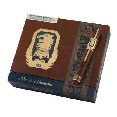 A single Undercrown UC10 cigar resting on top of a closed, decorative box