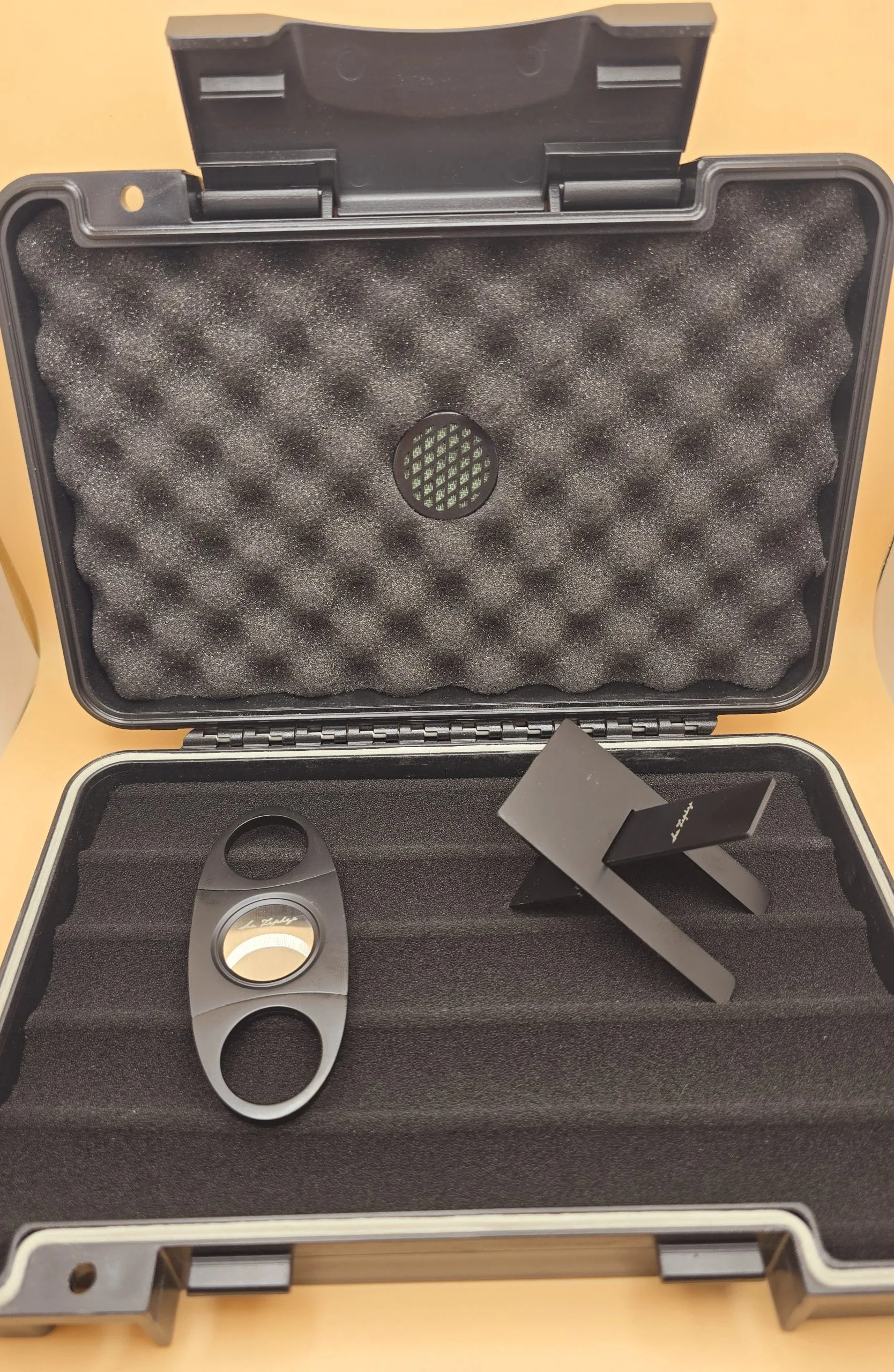 Sea zephyr 5 cigar travel humidor with cigar tee and cutter